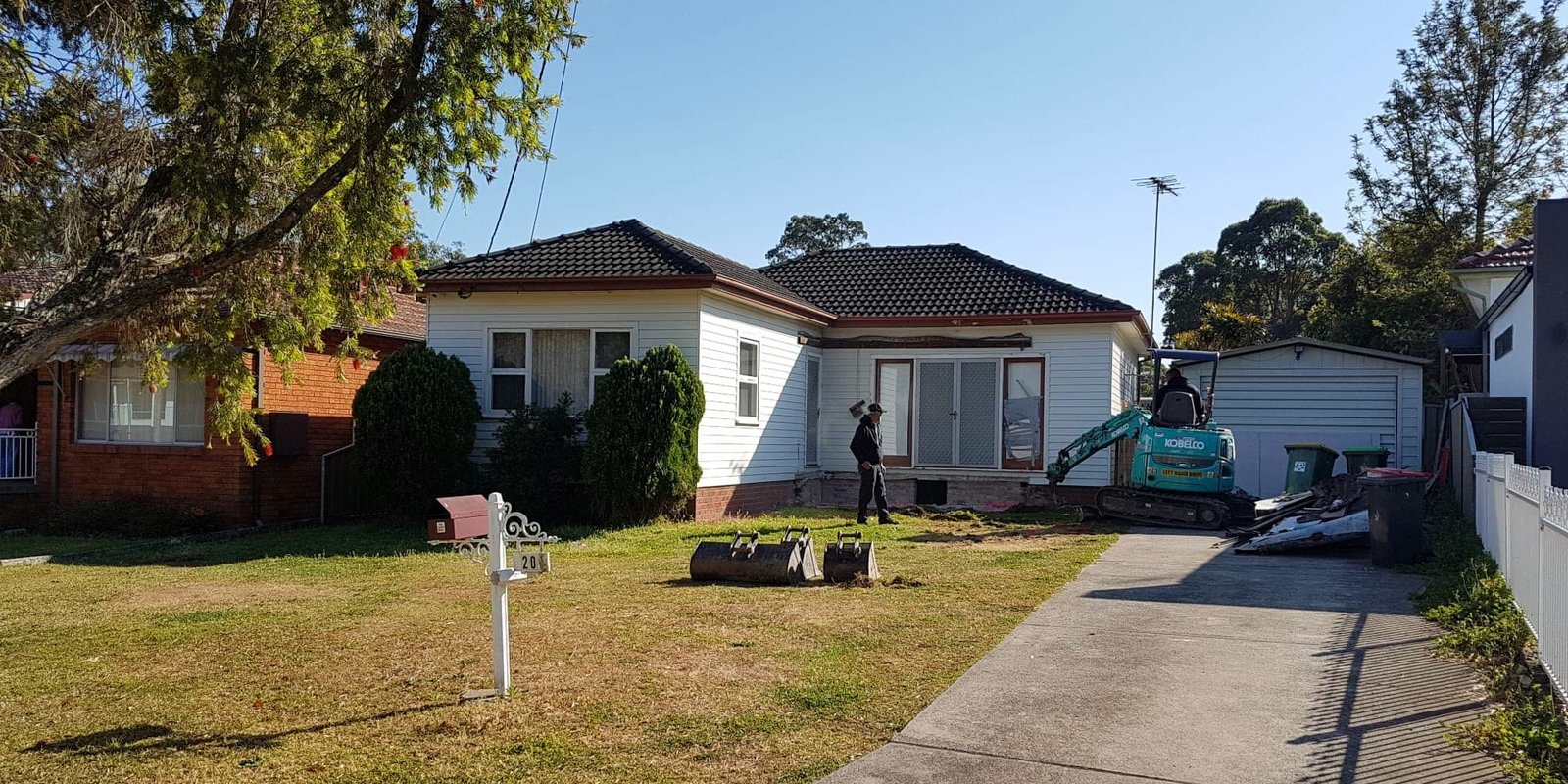 Excavator demolishing an older Sydney home ahead of a knockdown rebuild