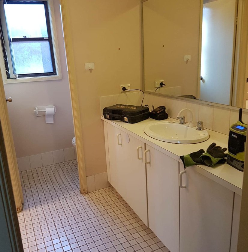 Exalt Builder project — bathroom before1